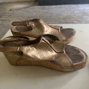 Gold wedges